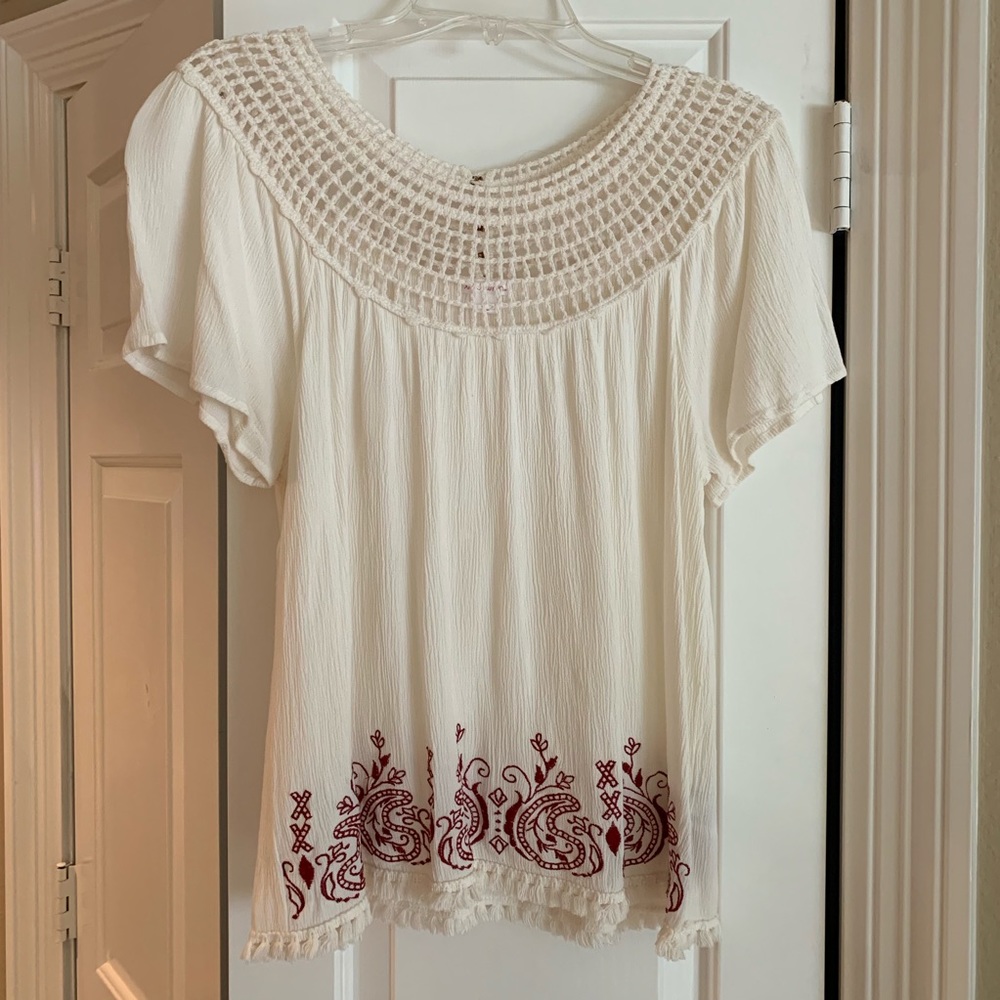 Xhilaration Cream Blouse w/maroon hem detail Sz. L